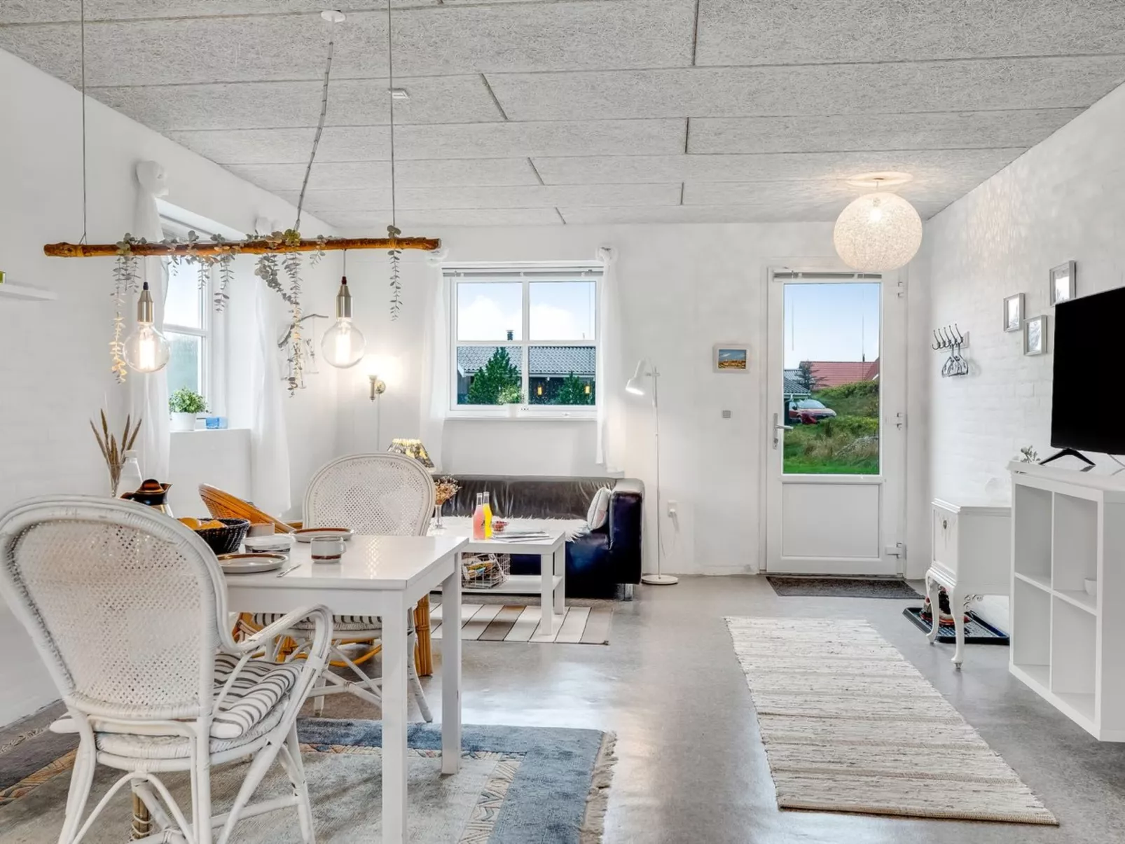 "Sylvana" - 75m from the sea