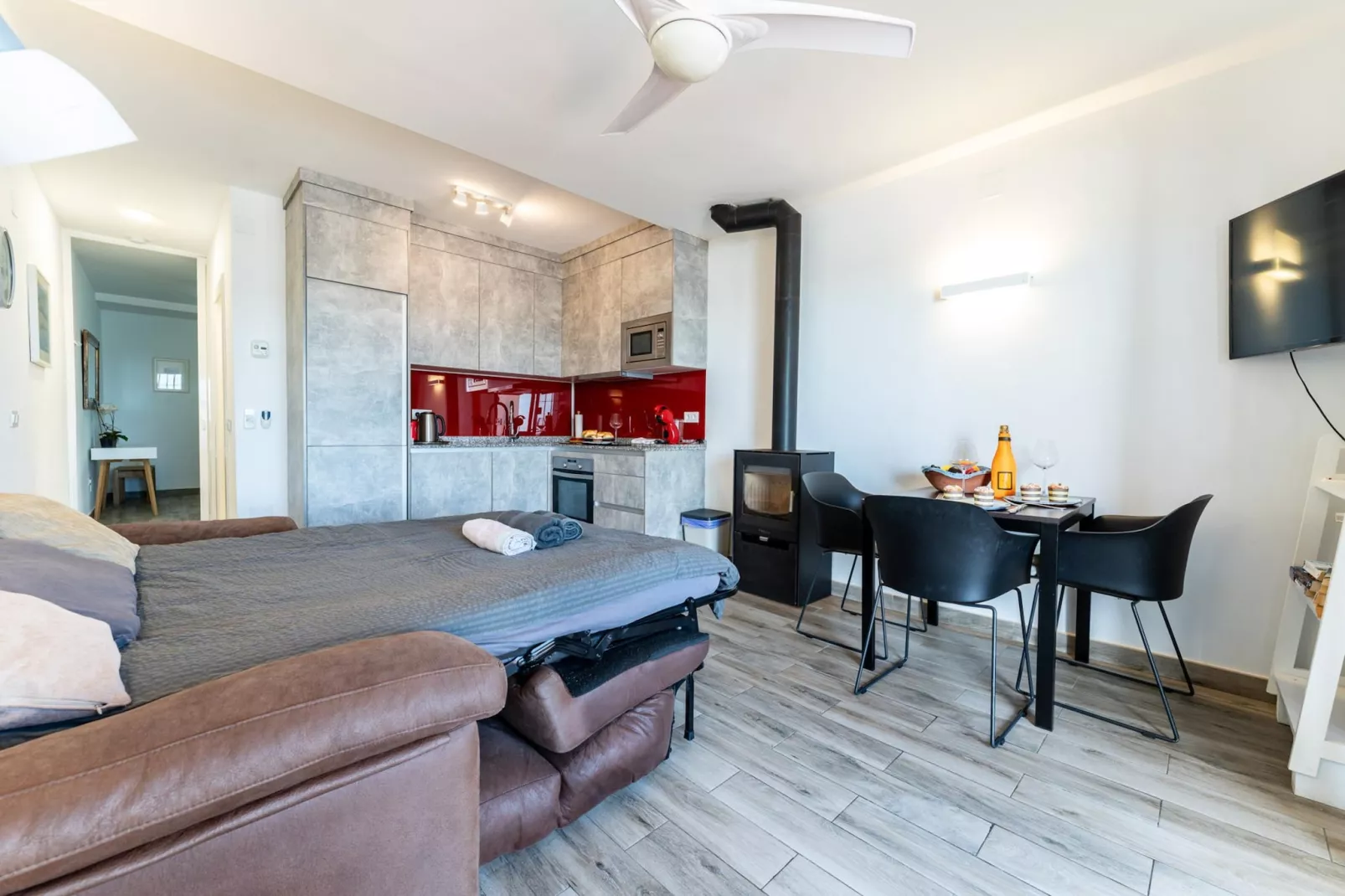 CT 401 - Faro's Beachfront Apartment in Calahonda