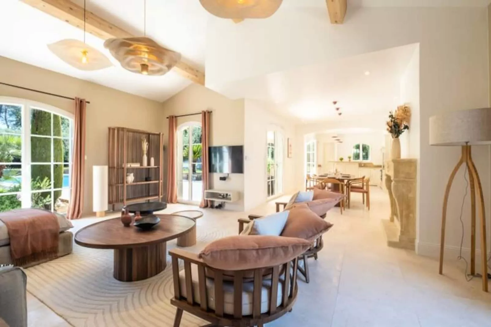 Résidence Bijou De 280m2 Et Piscine à Débordement Au Calme Absolu