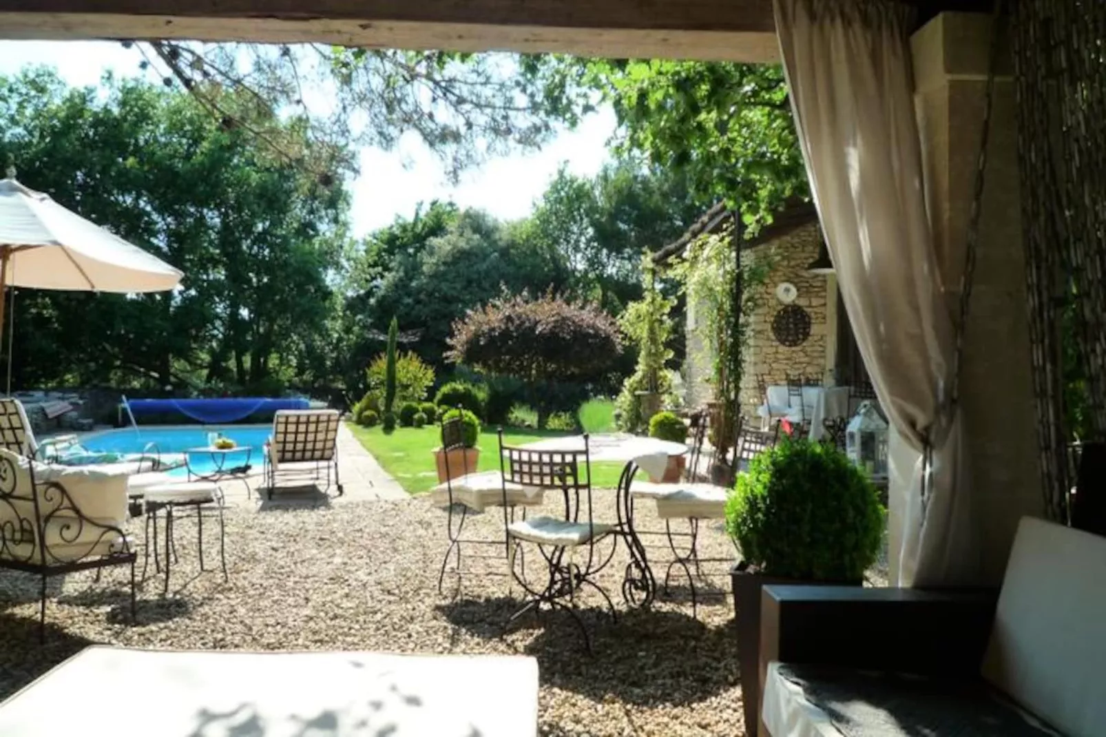 Belle Villa Proven&ccedil;ale Avec Piscine Et Jacuzzi