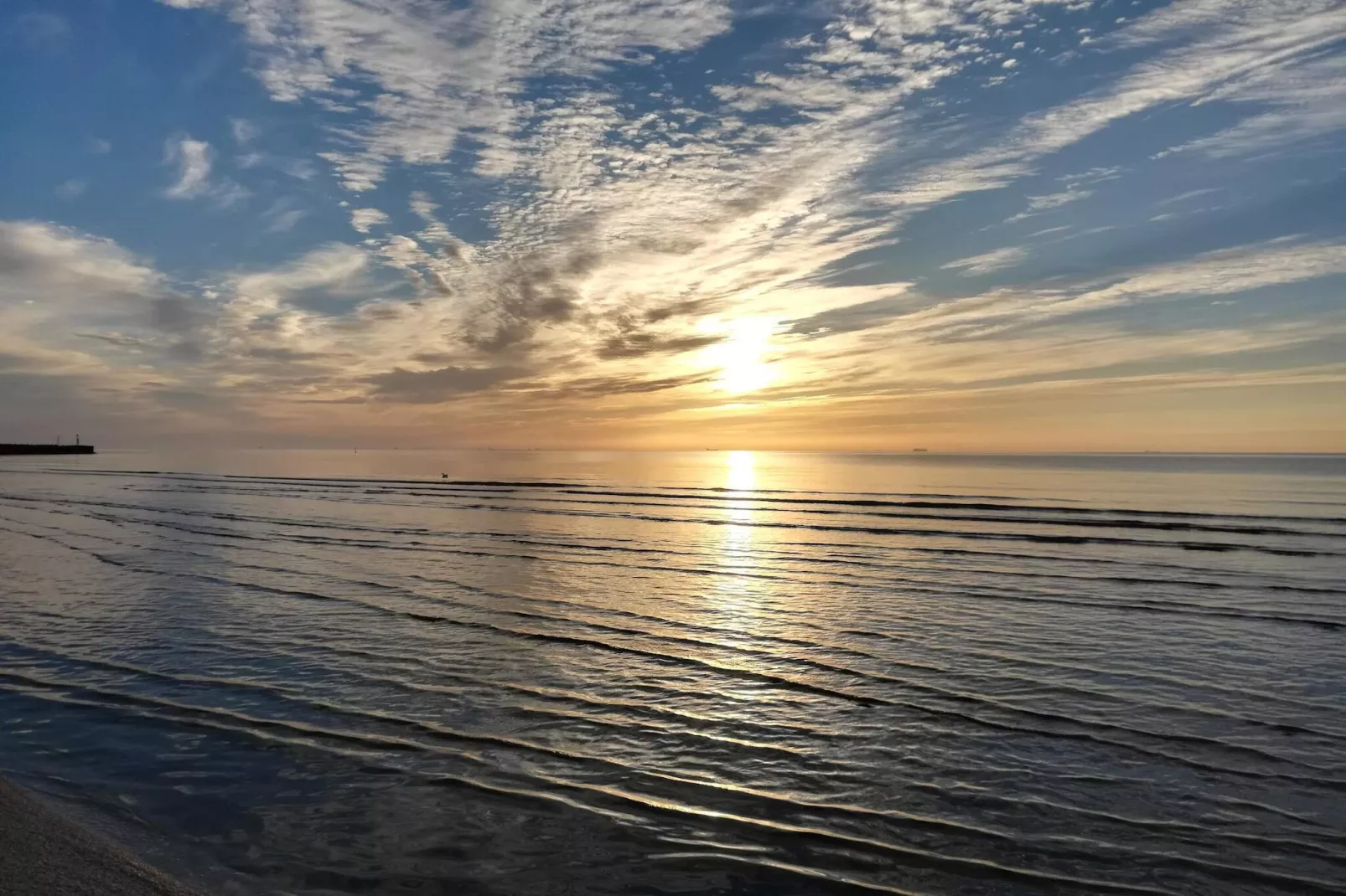 Idyllisch strandverblijf in Albaek-Waterzicht