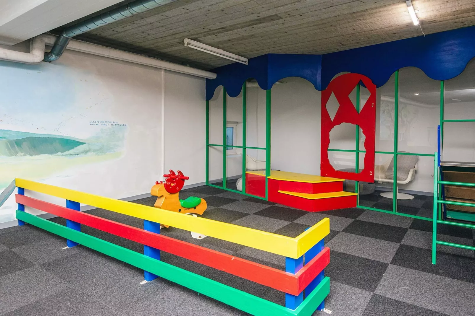 2 towerroom w/seaview-Binnen