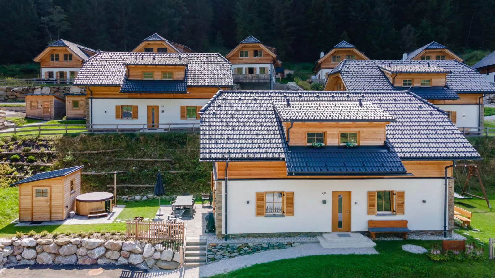 Alpenjoy Lodge-Buitenkant zomer