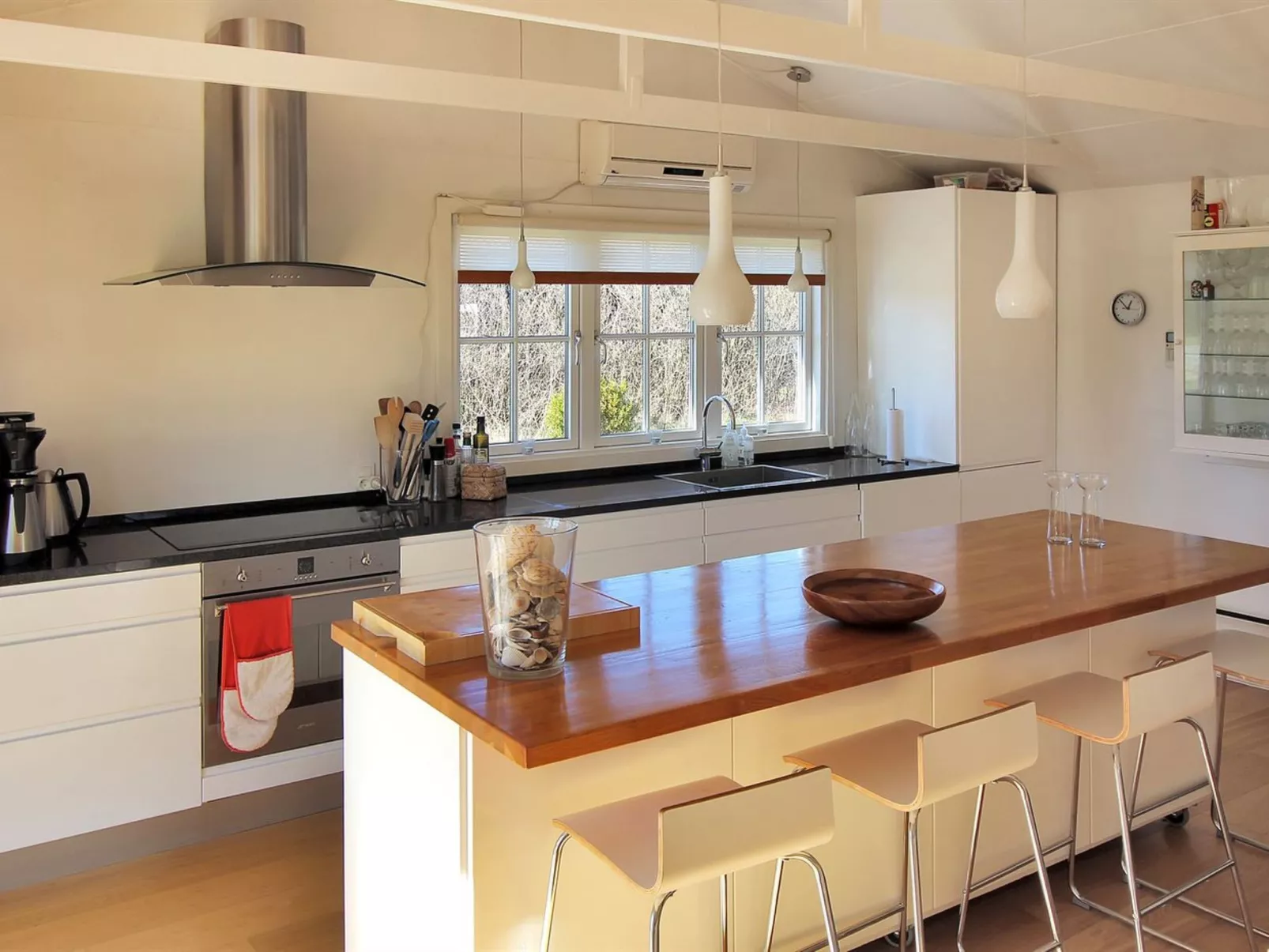 "Ava" - 1km from the sea