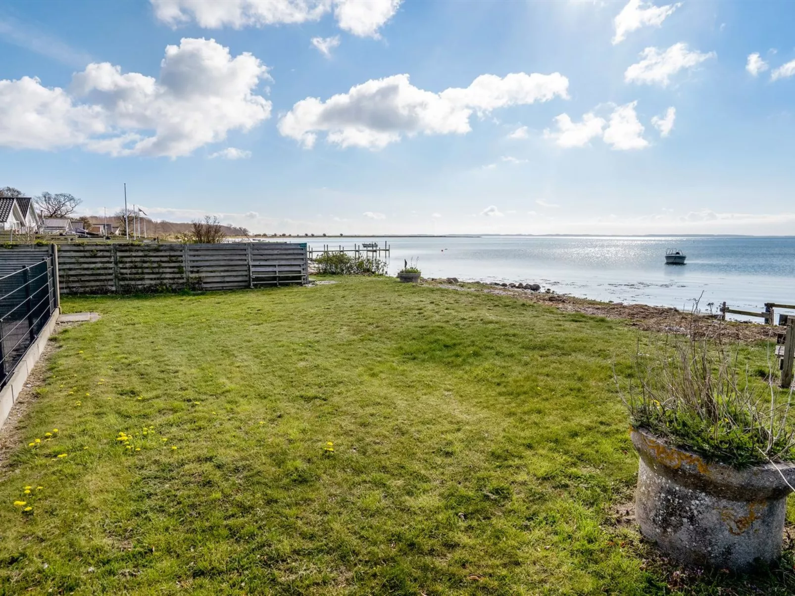 "Loella" - 35m from the sea