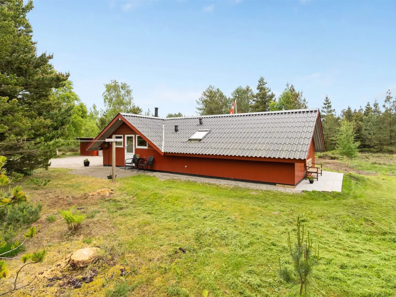 "Runulf" - 2.9km from the sea