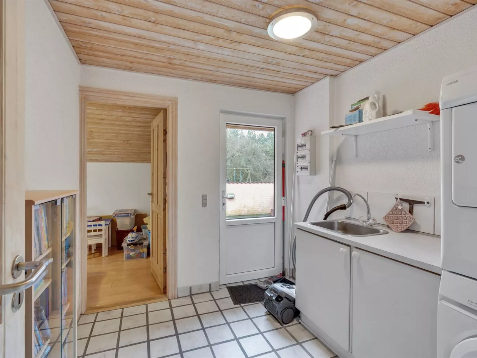 "Vicktoria" - 500m to the fjord