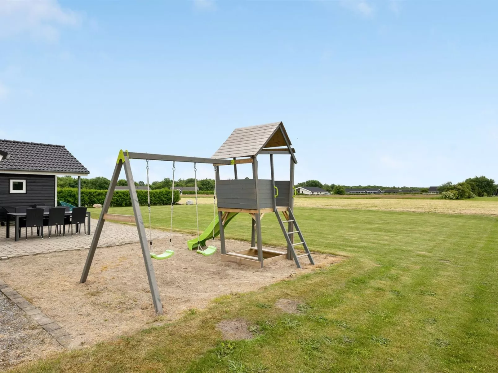 "Finja" - 500m from the sea