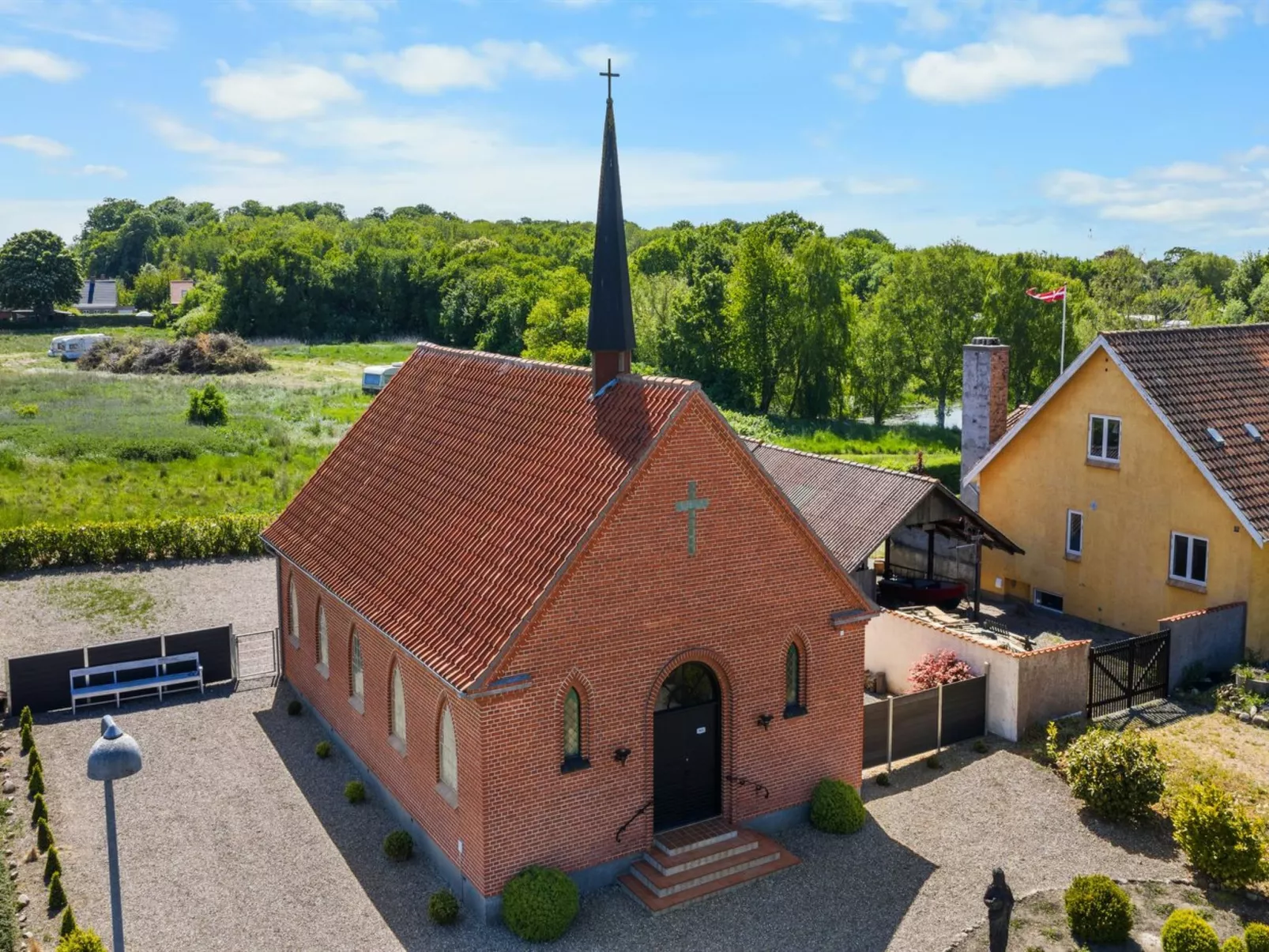 "Frothi" - 550m from the sea