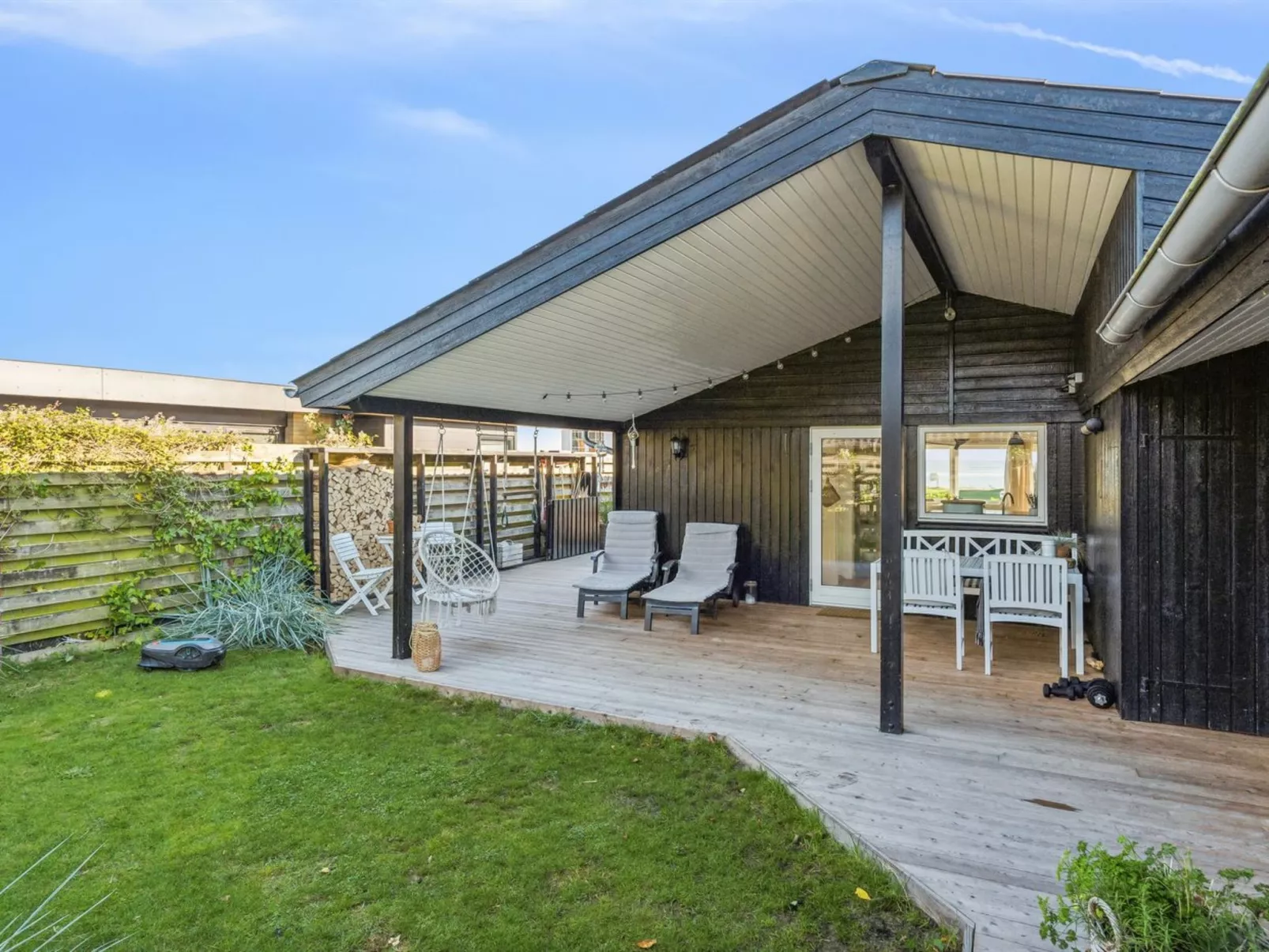 "Pedersen" - 50m from the sea