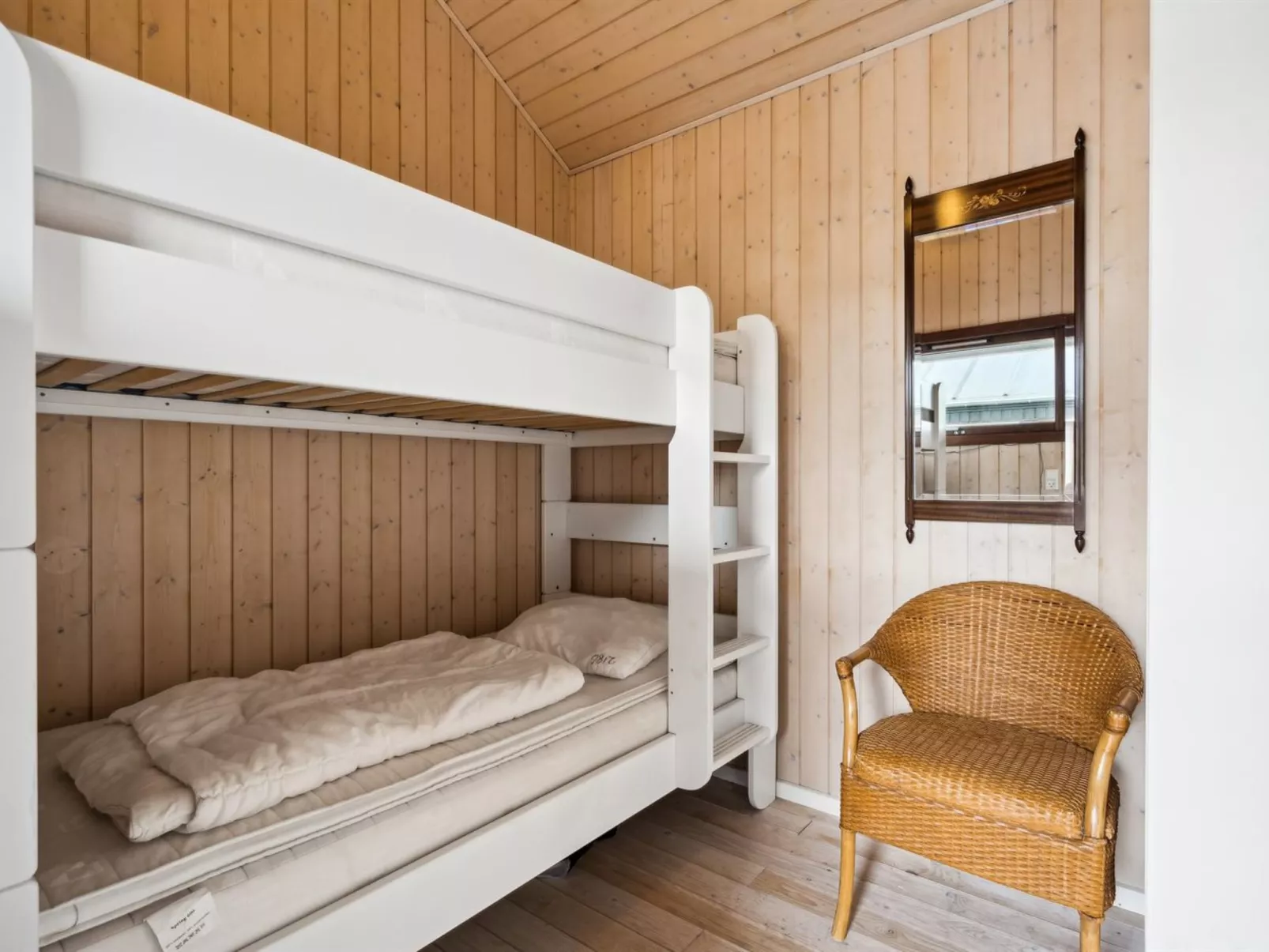 "Elara" - 200m from the sea