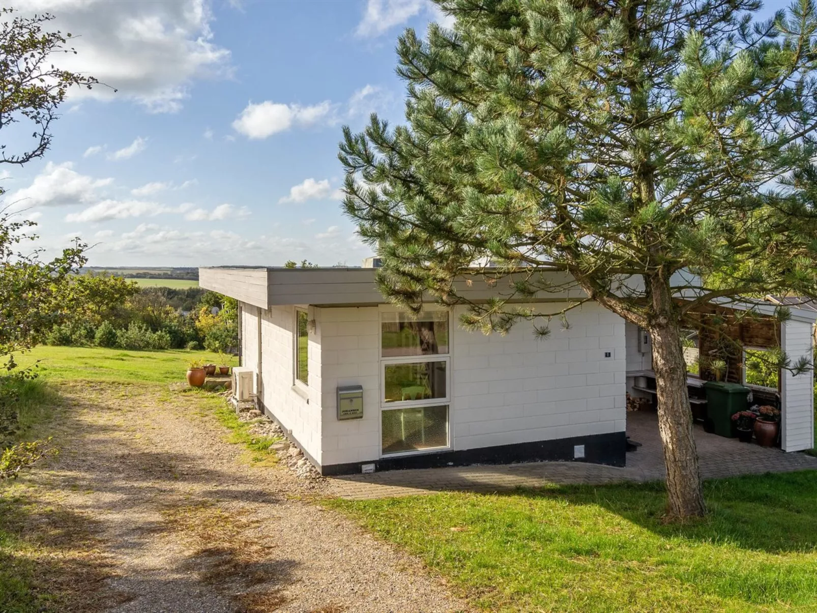 "Tomine" - 500m to the fjord