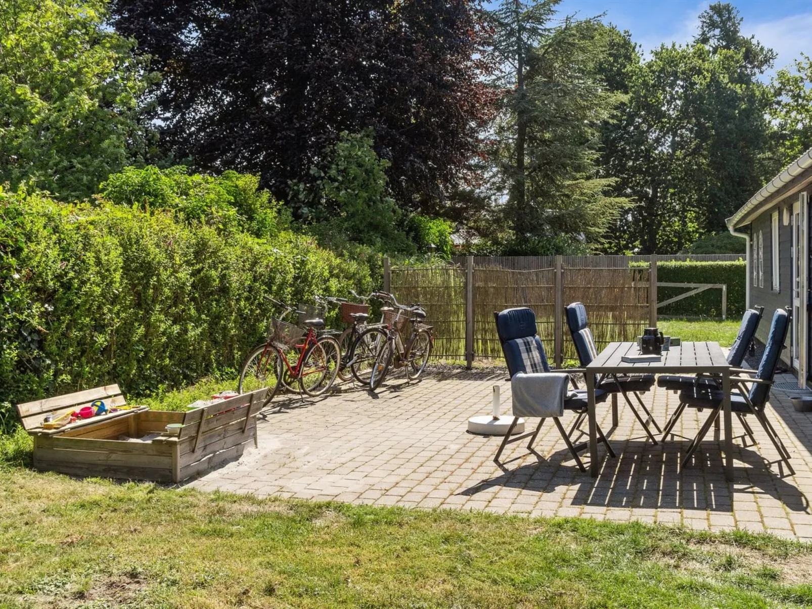 "Winona" - 300m from the sea