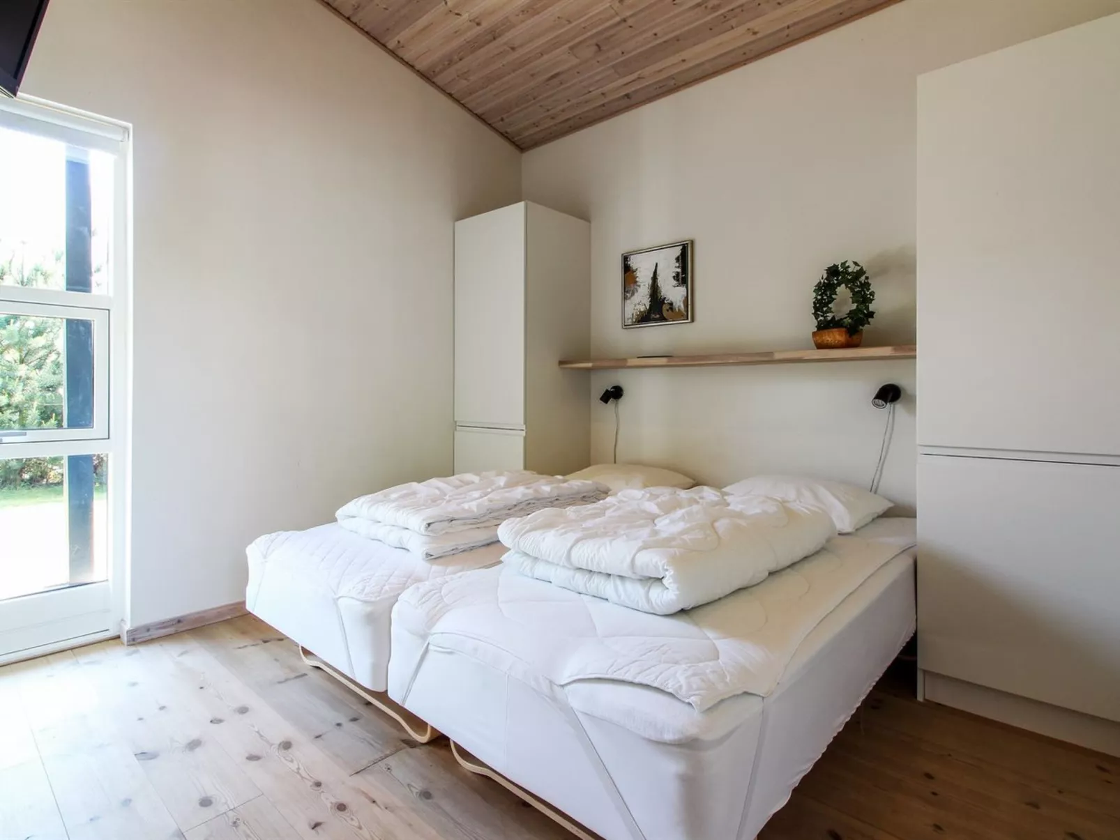 "Elicia" - 950m from the sea