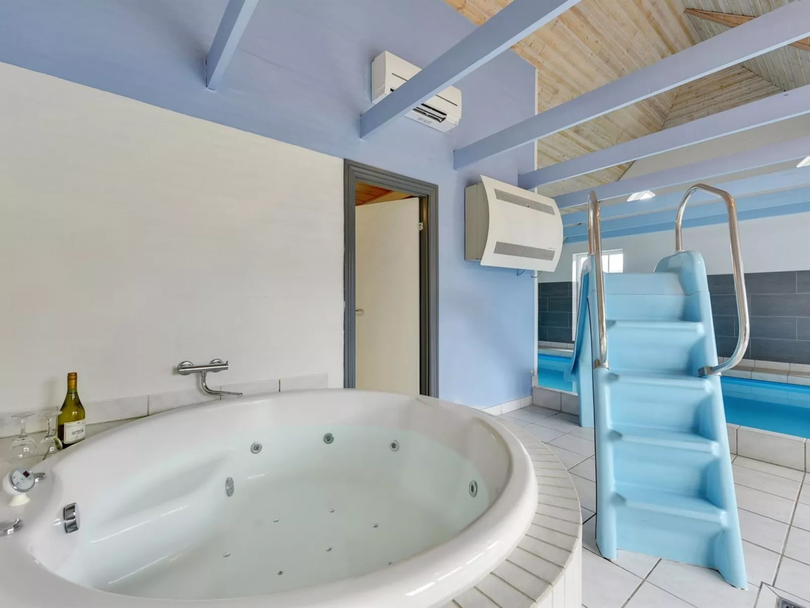 "Jorkin" - 1.8km from the sea