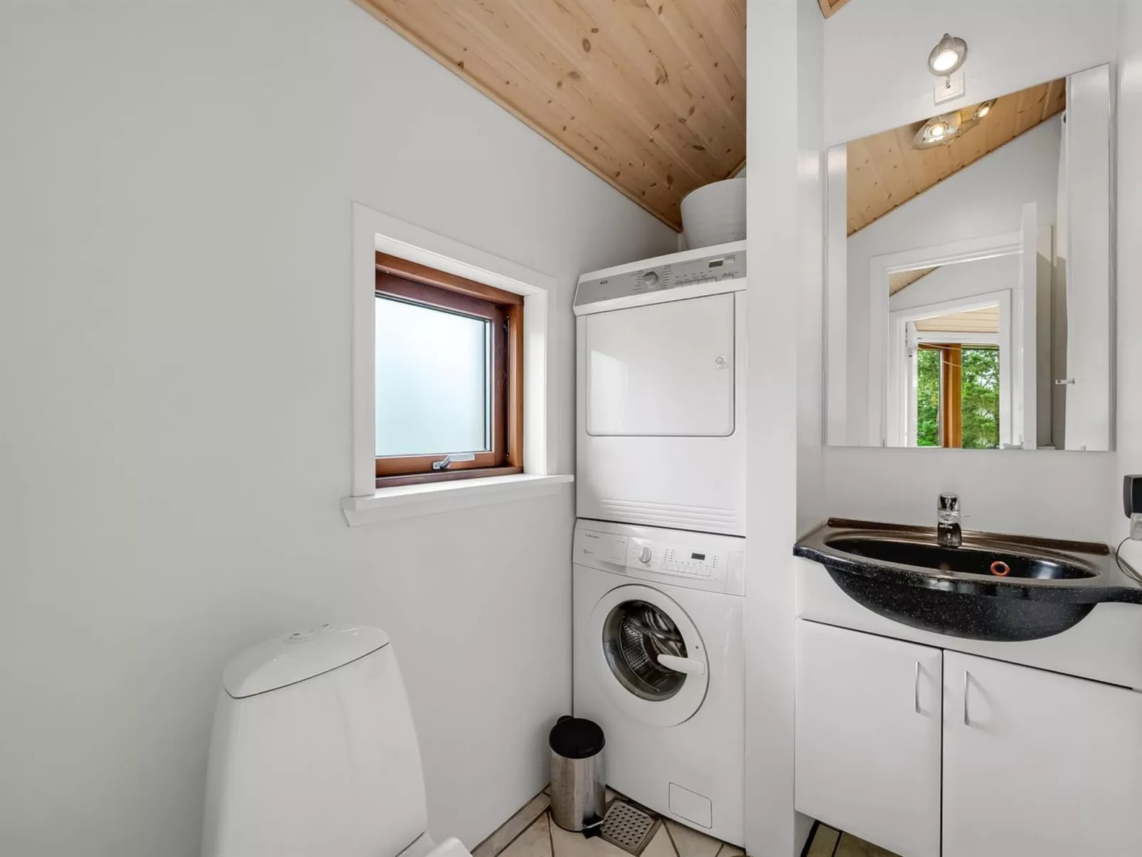 "Reiner" - 300m to the fjord