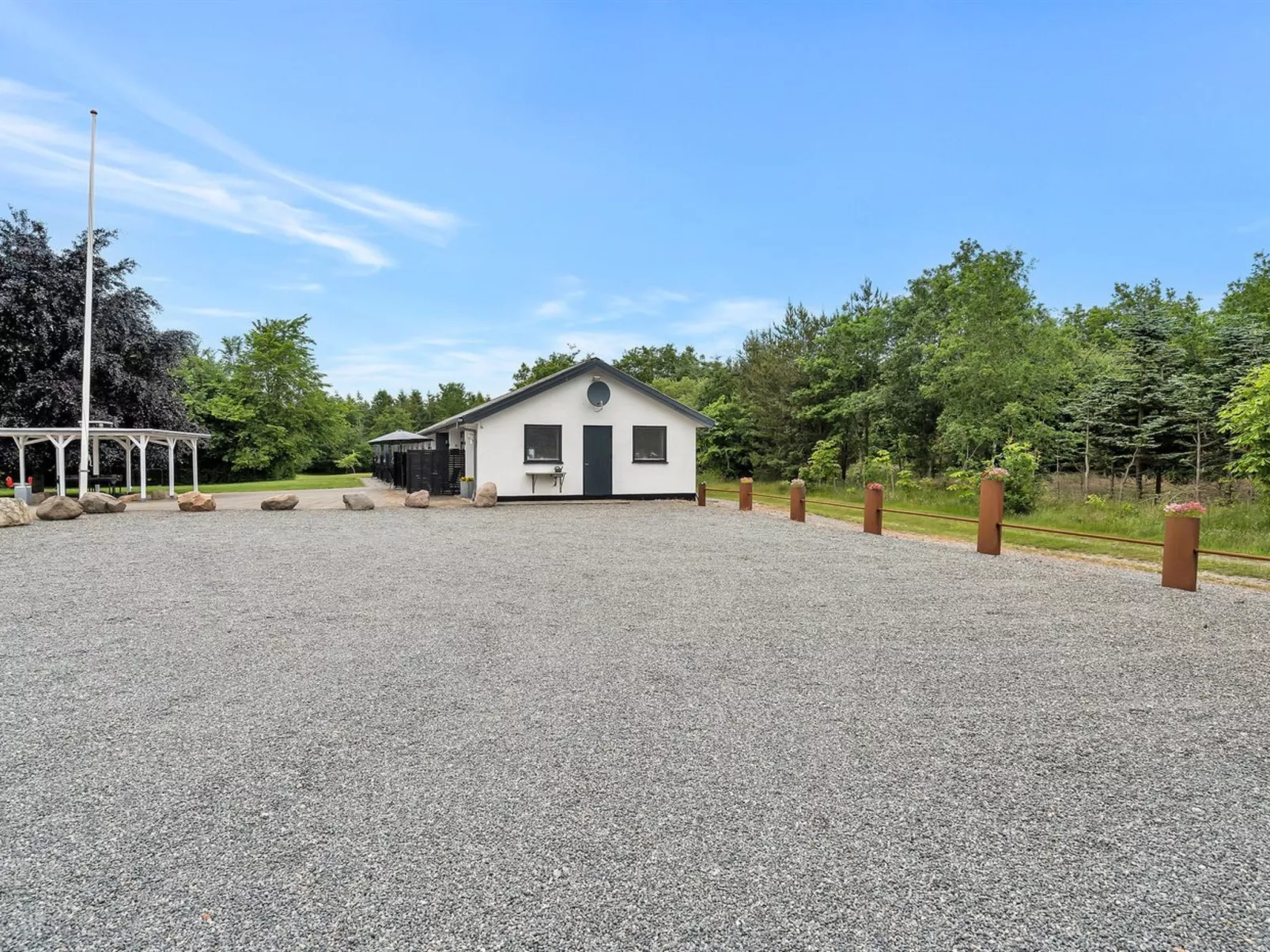 "Skarthi" - 20km from the sea