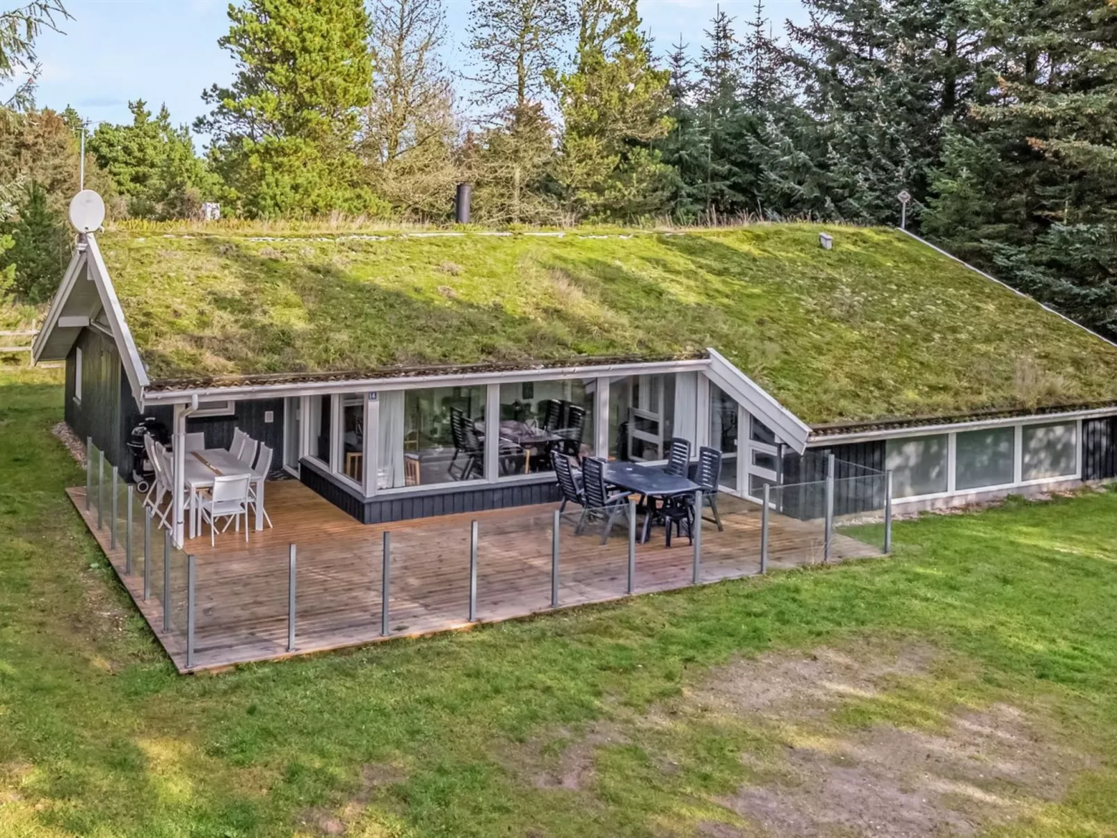 "Gladis" - 900m from the sea