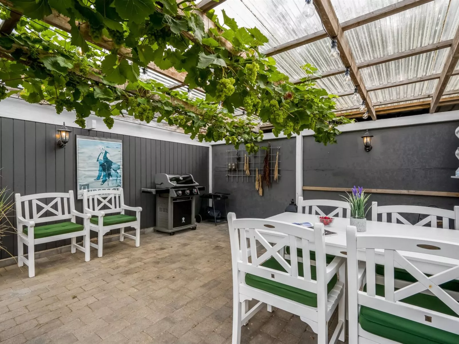 "Waghn" - 800m to the fjord