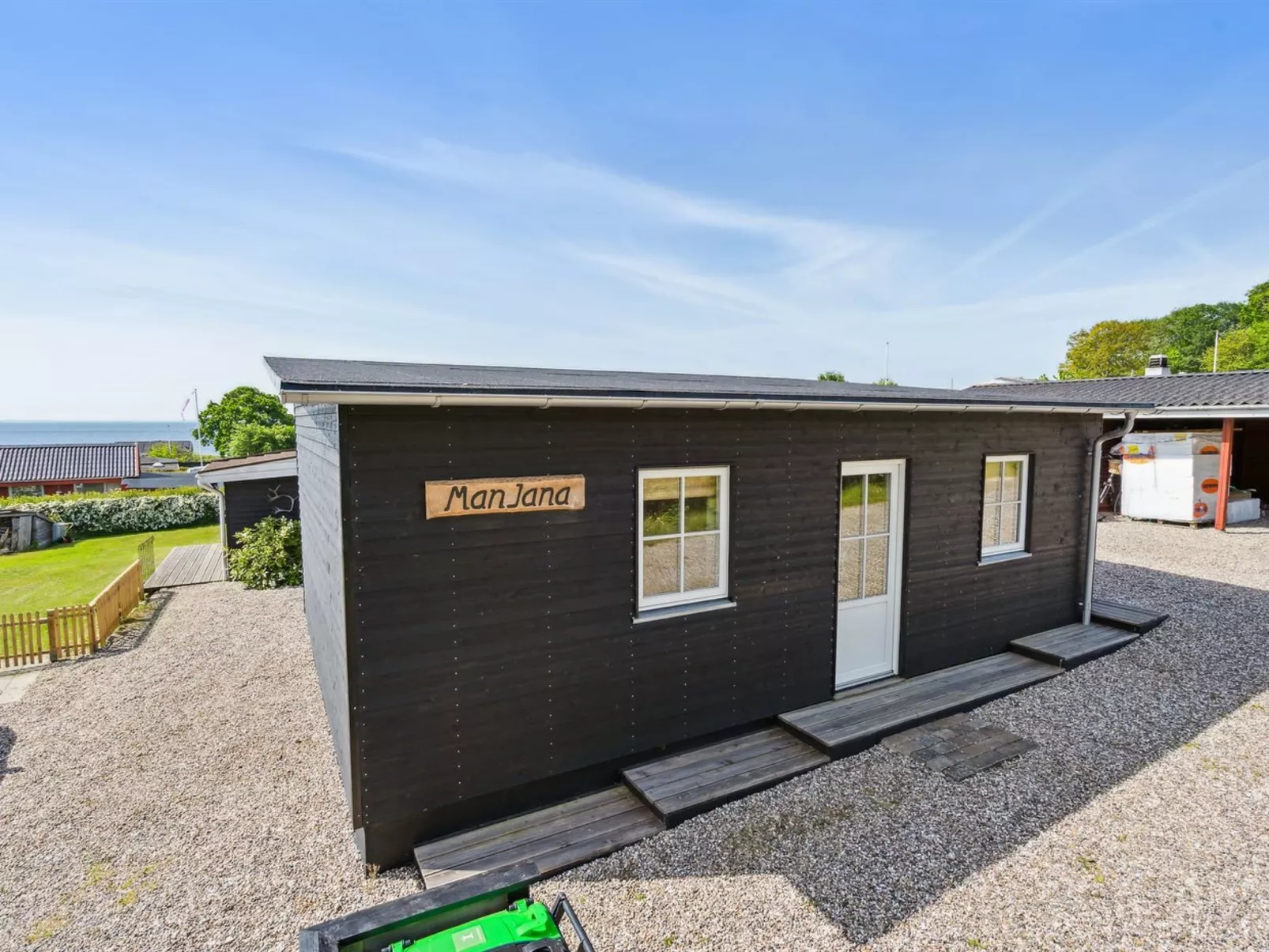 "Thrugils" - 200m from the sea