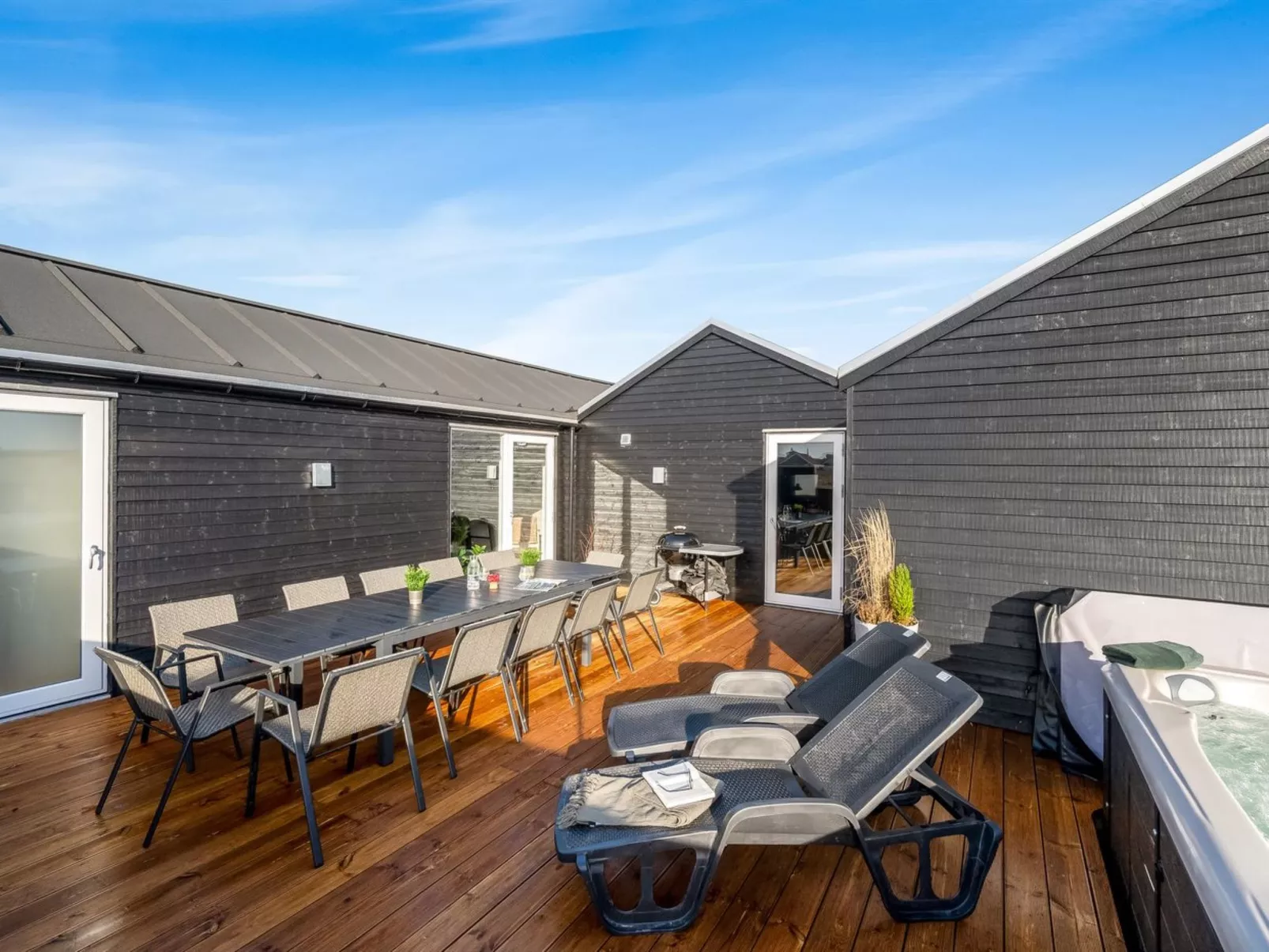 "Ivar" - 300m from the sea