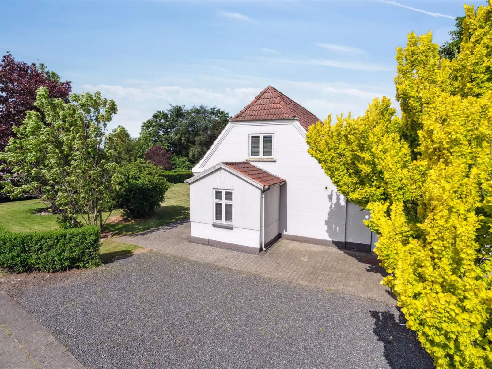 "Essie" - 20km from the sea