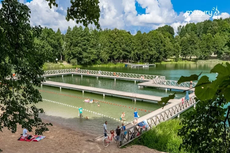 Parterowy domek drewniany w Rynie