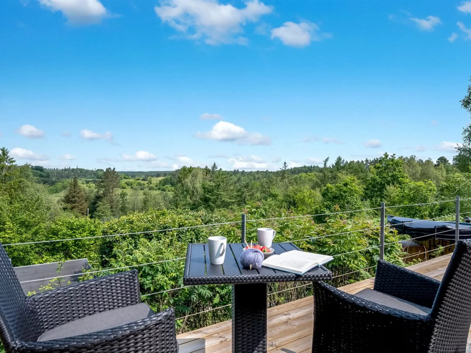 "Ufej" - 2.5km from the sea