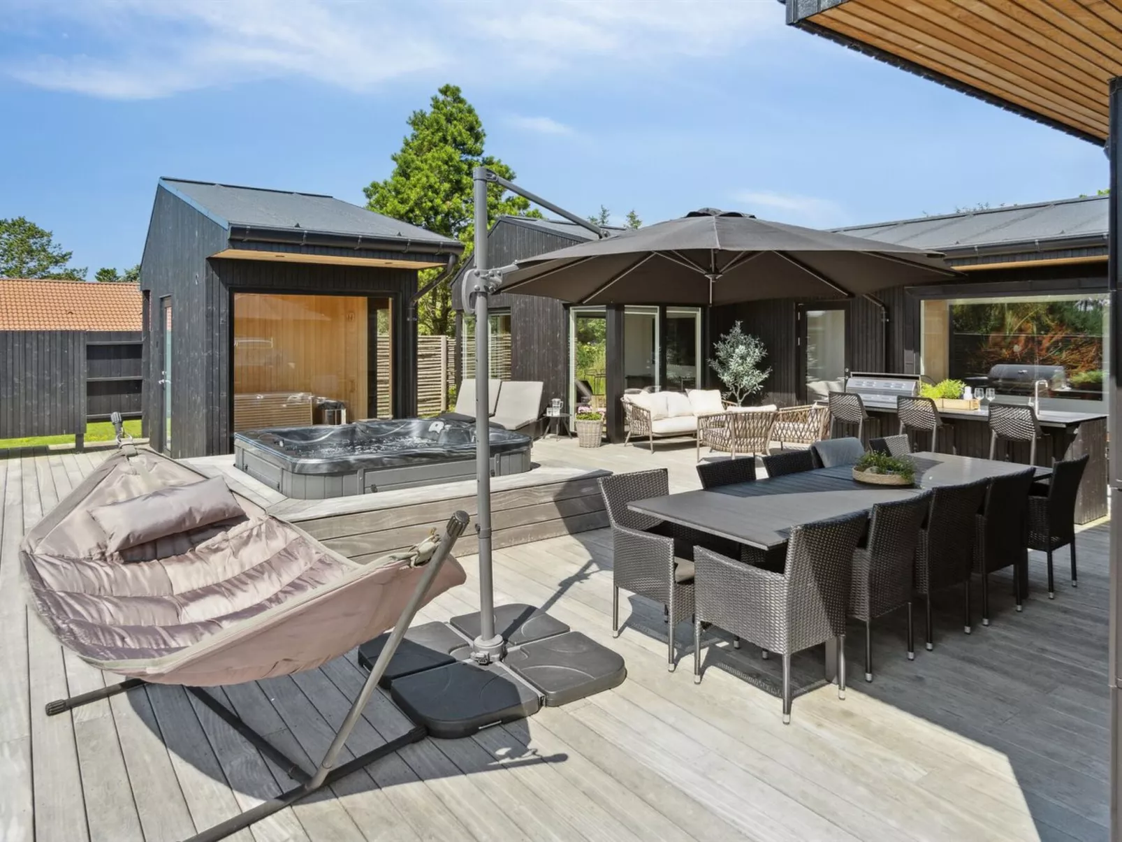 "Toyah" - 400m from the sea