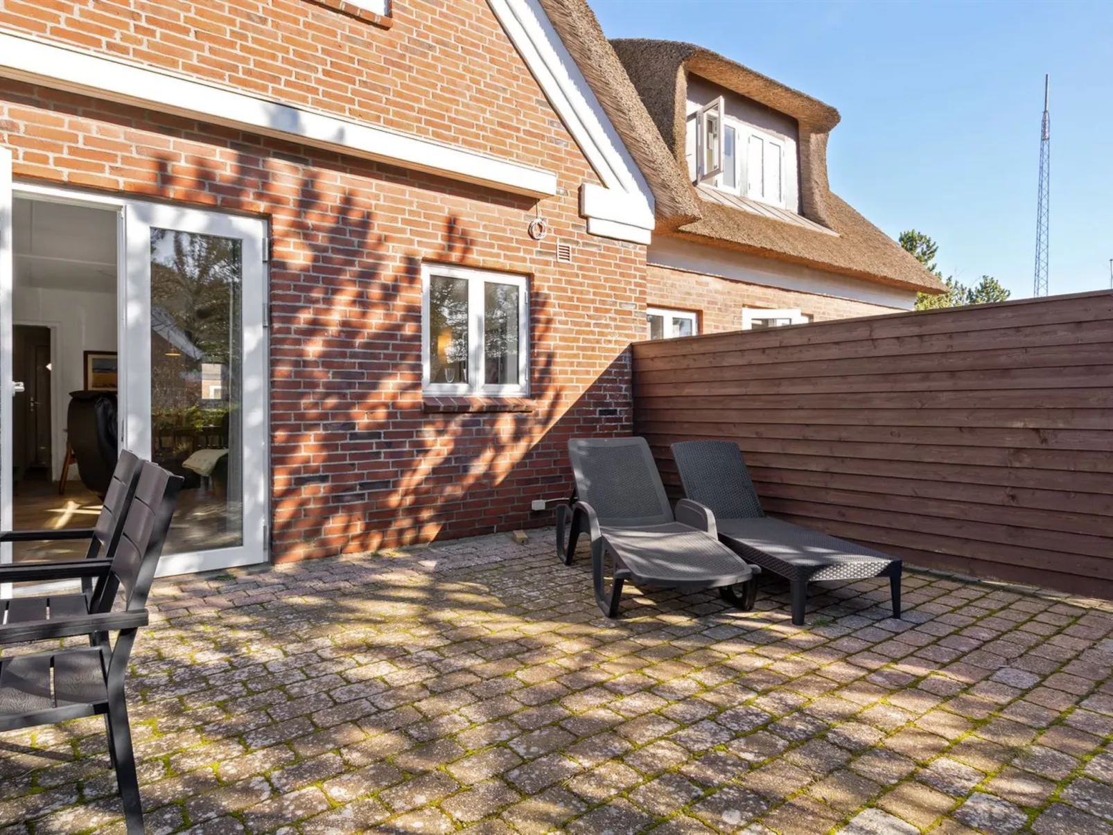 "Oneida" - 800m from the sea