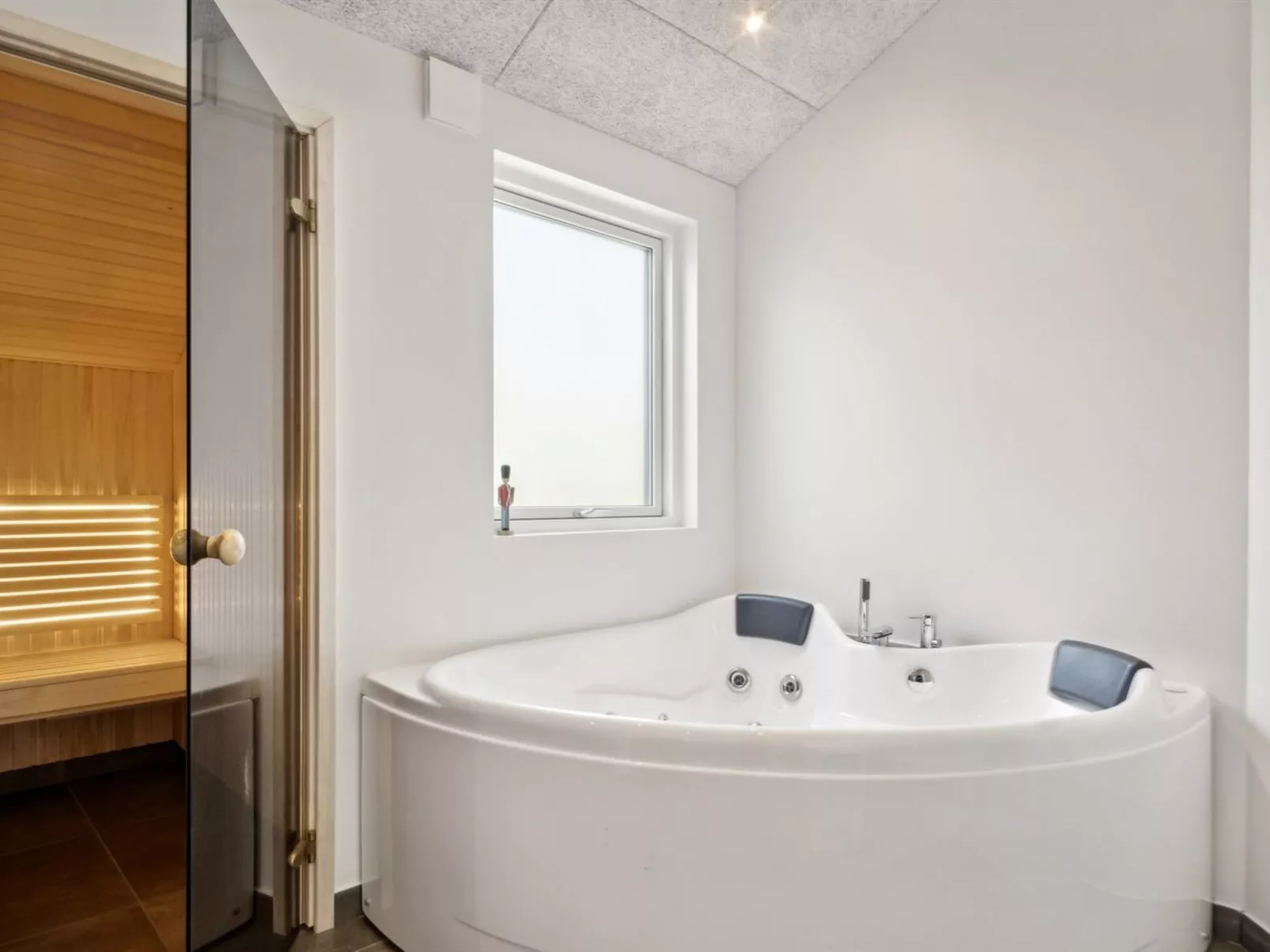 "Henryk" - 75m from the sea