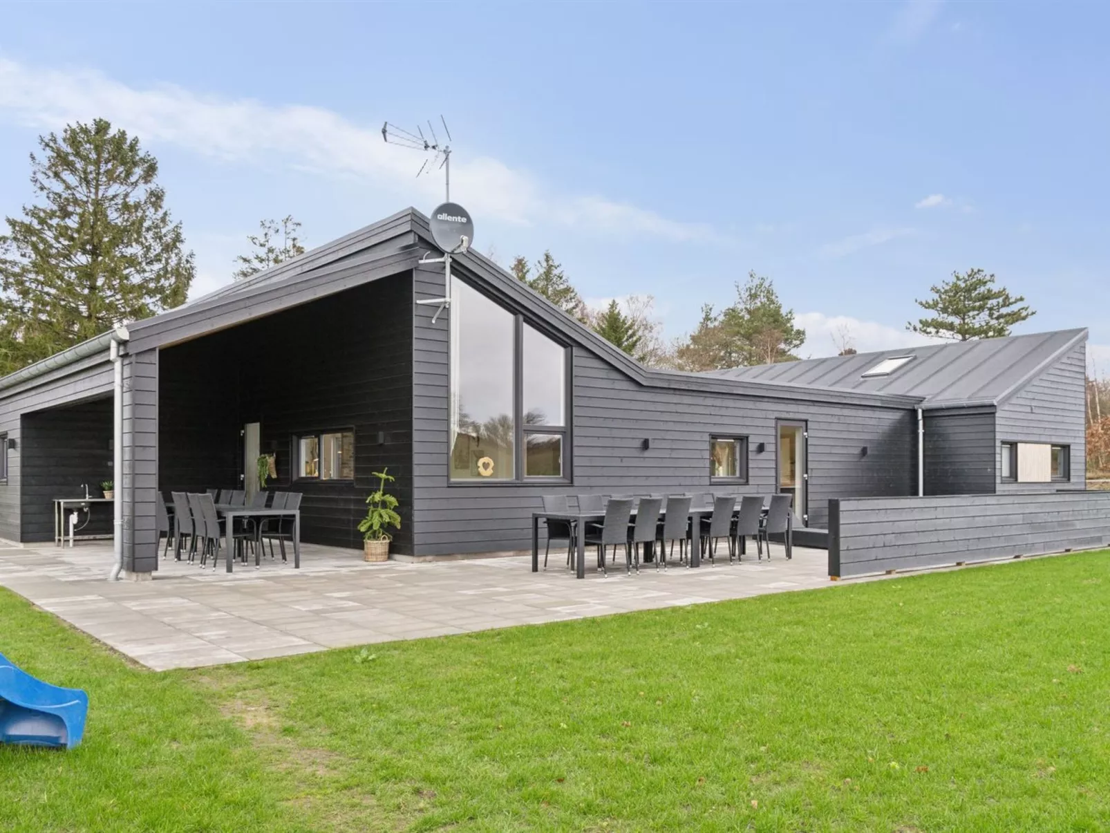 "Lanessa" - 800m from the sea