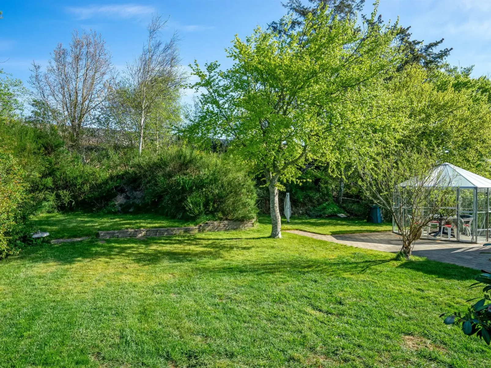 "Satu" - 2km from the sea