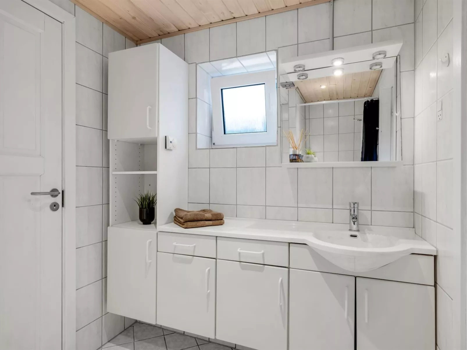 "Eino" - 150m from the sea