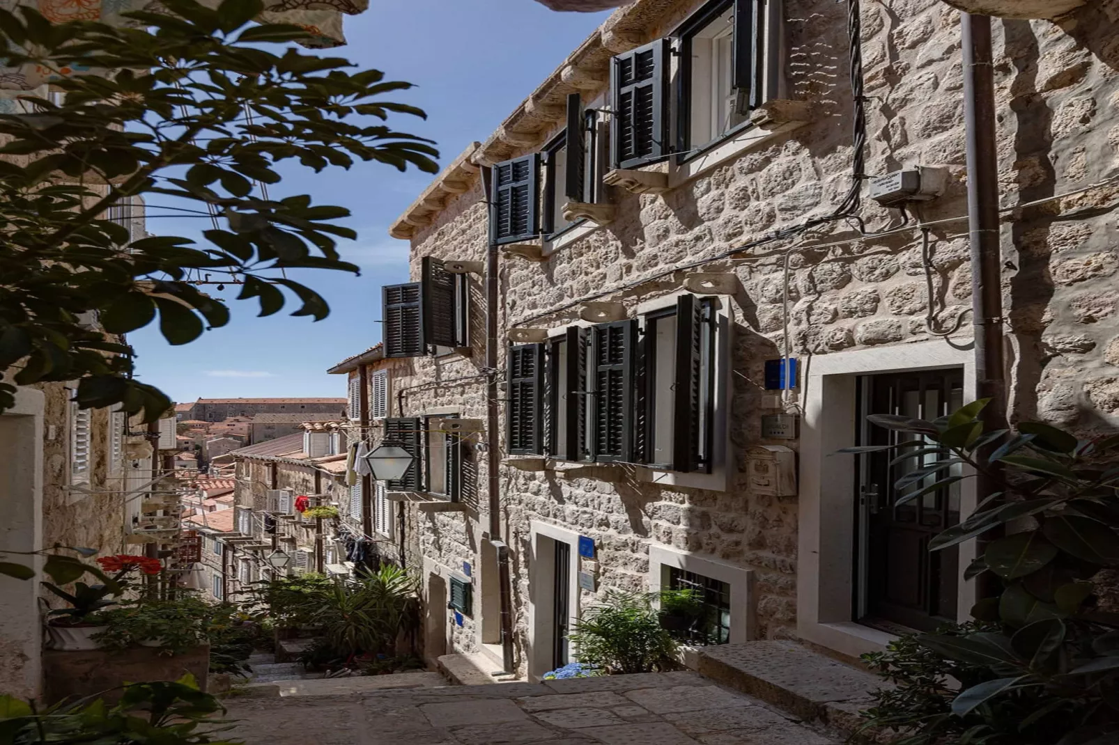 Vivaldi - Deluxe Double Room with Side City View (S3)