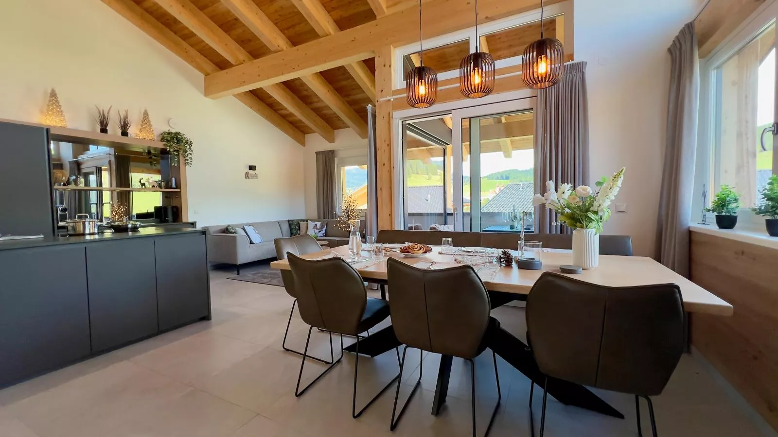 Almchalet Alpenglück-Eetkamer