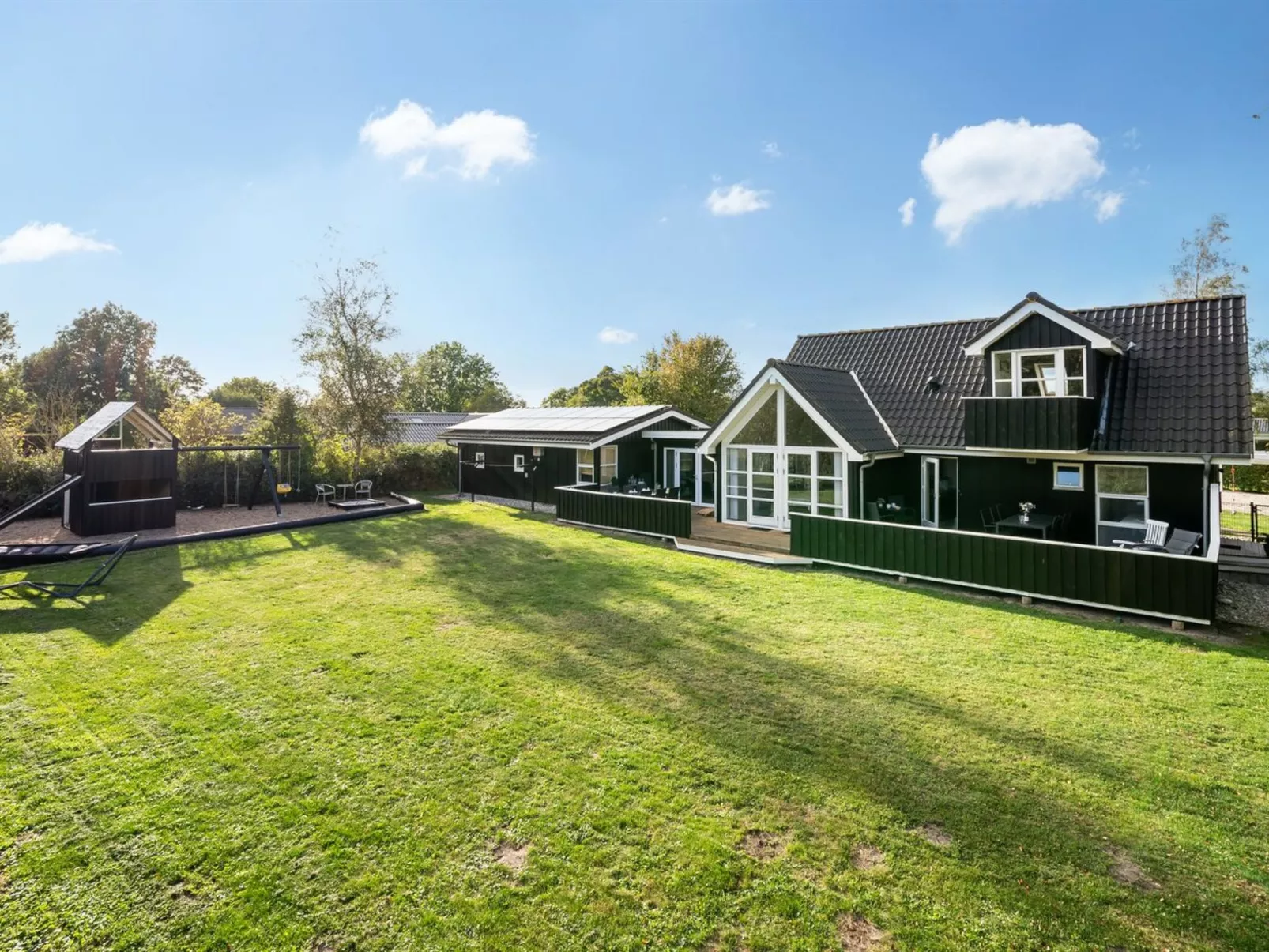 "Soeren" - 300m from the sea