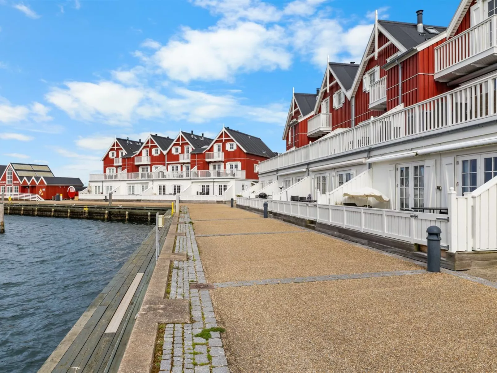 "Annete" - 20m from the sea