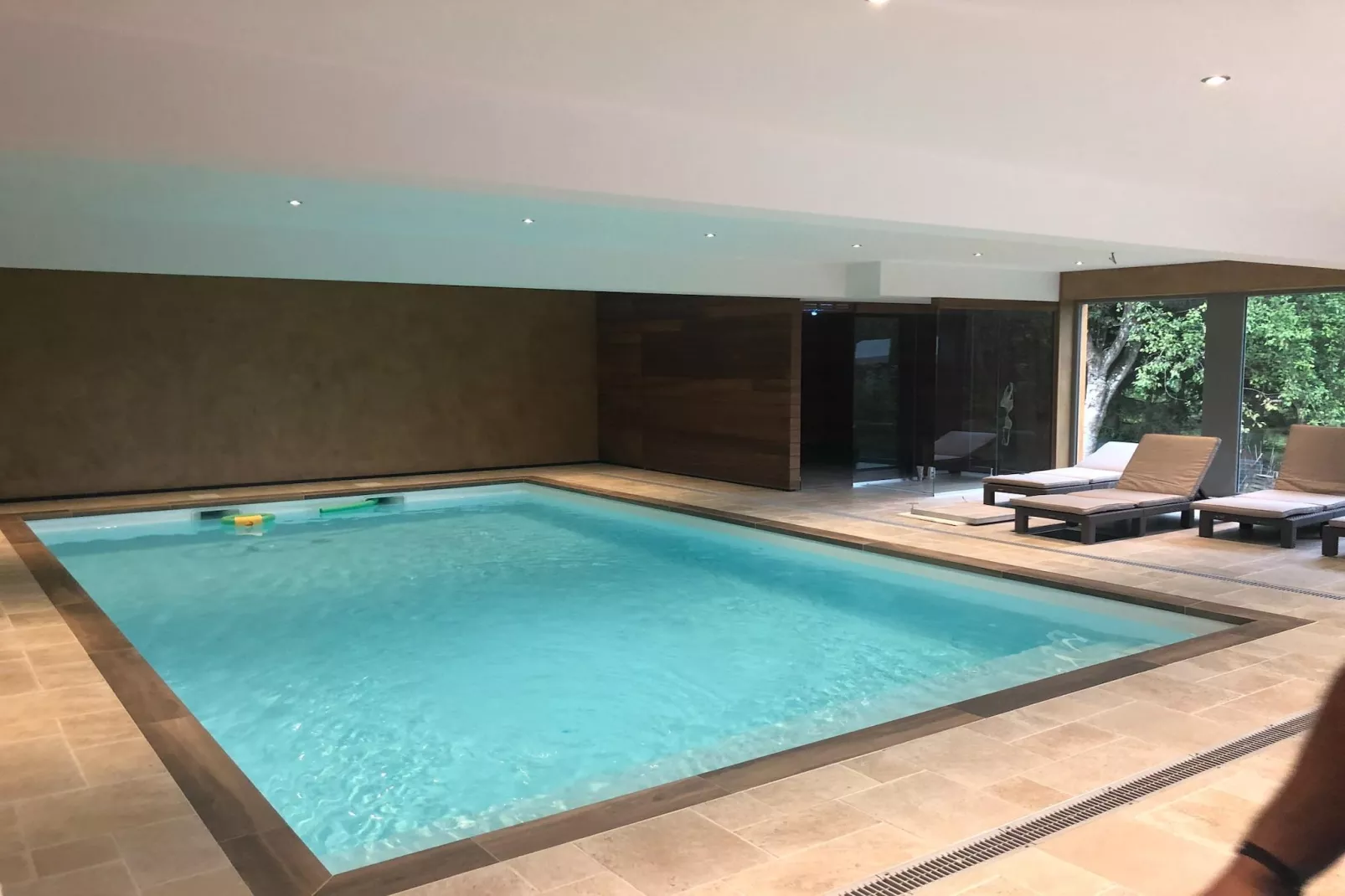 Belle Rose-Image-tags.