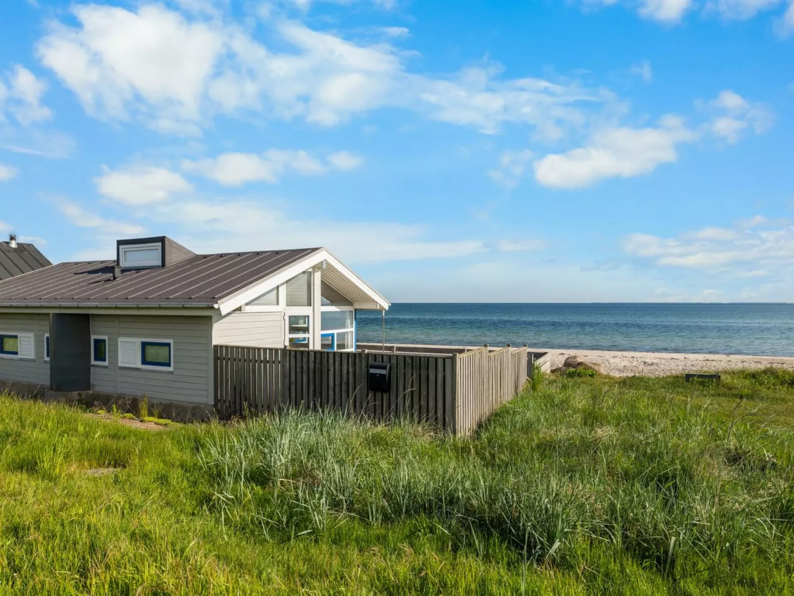 "Amila" - 10m from the sea