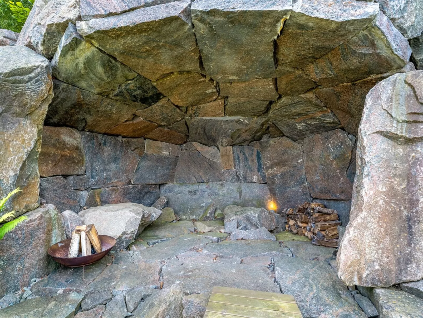 "Ellie" - 700m from the sea