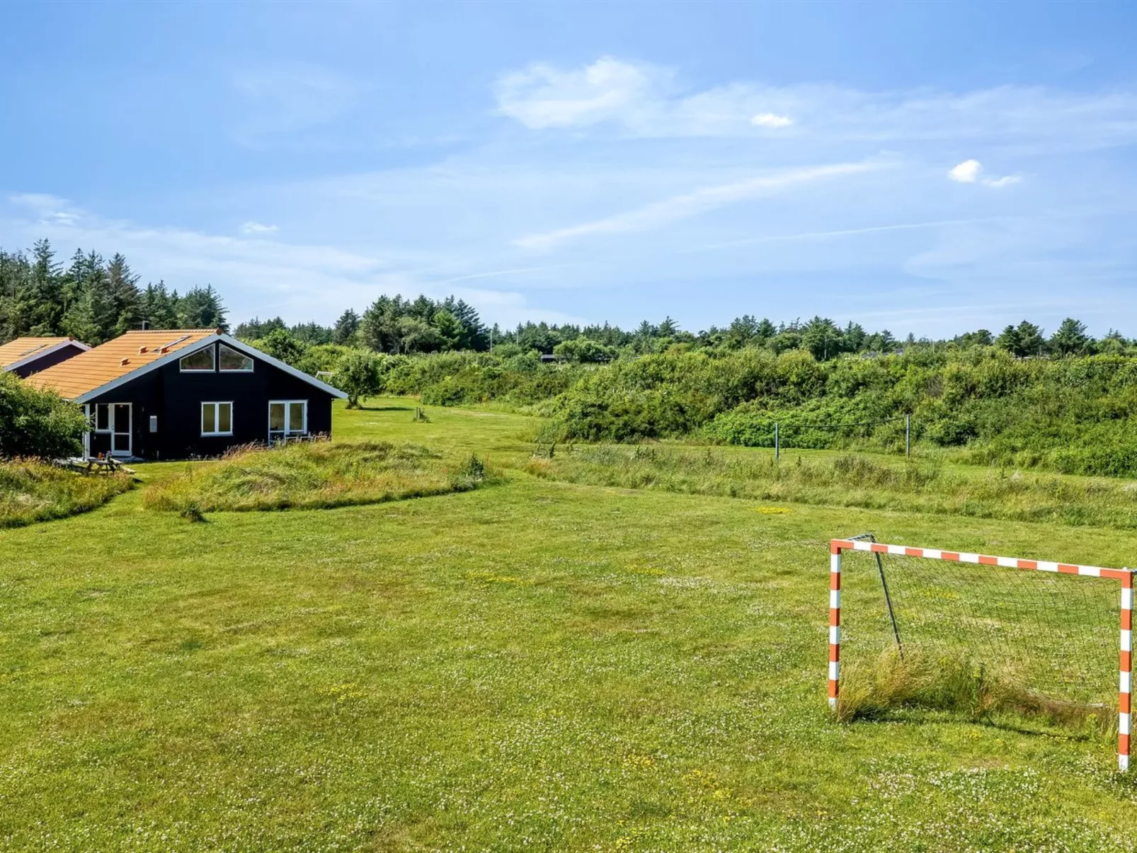 "Ernesta" -  from the sea-Buiten