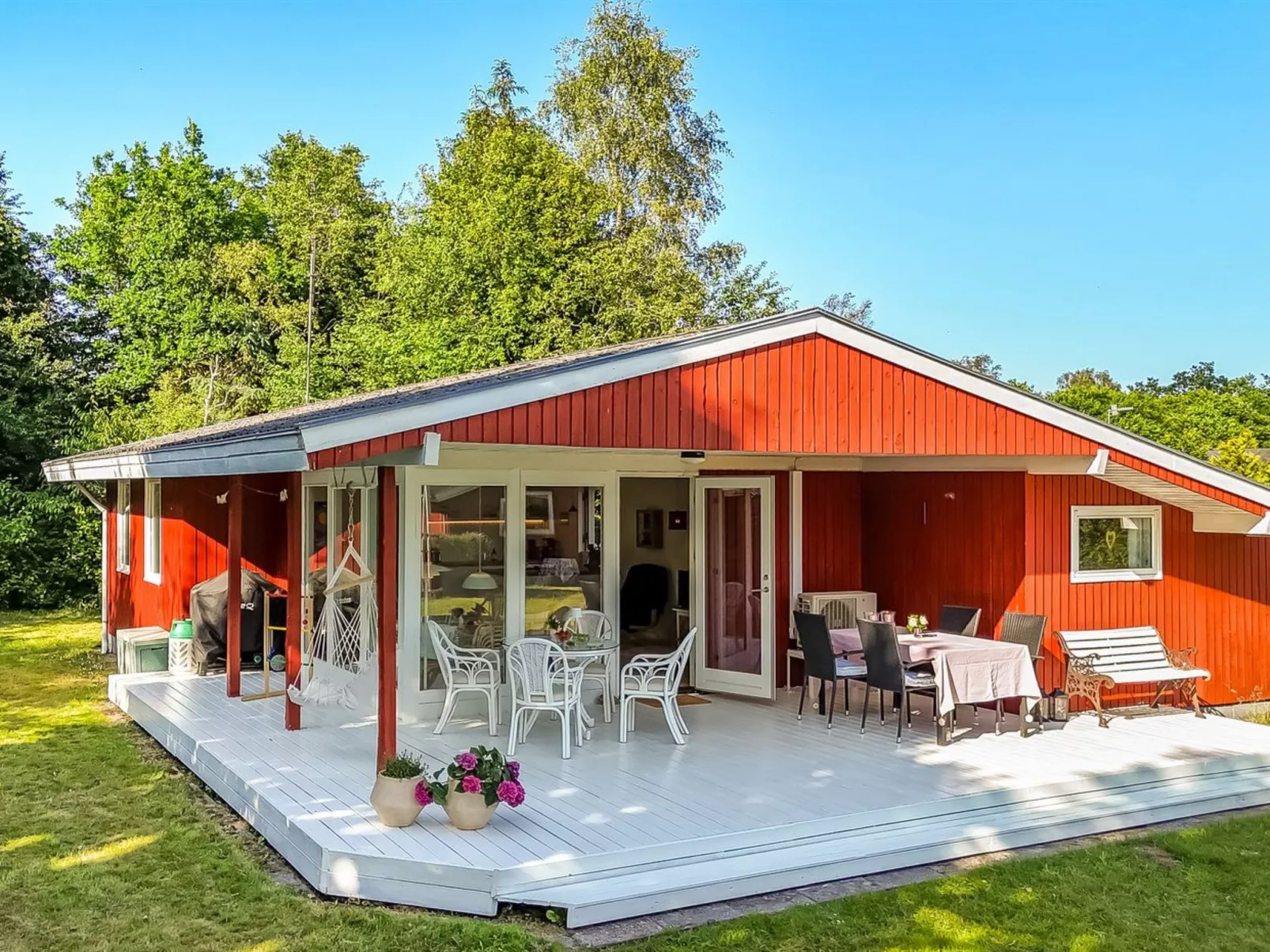 "Viktoria" - 500m from the sea