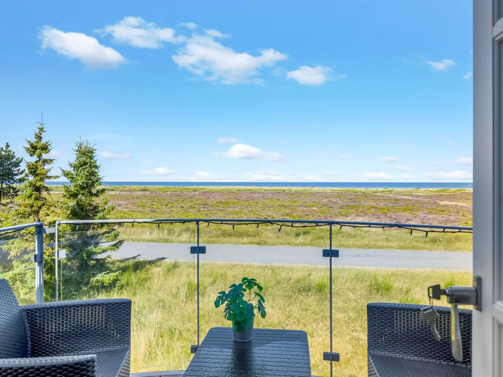 "Lutz" - 340m from the sea