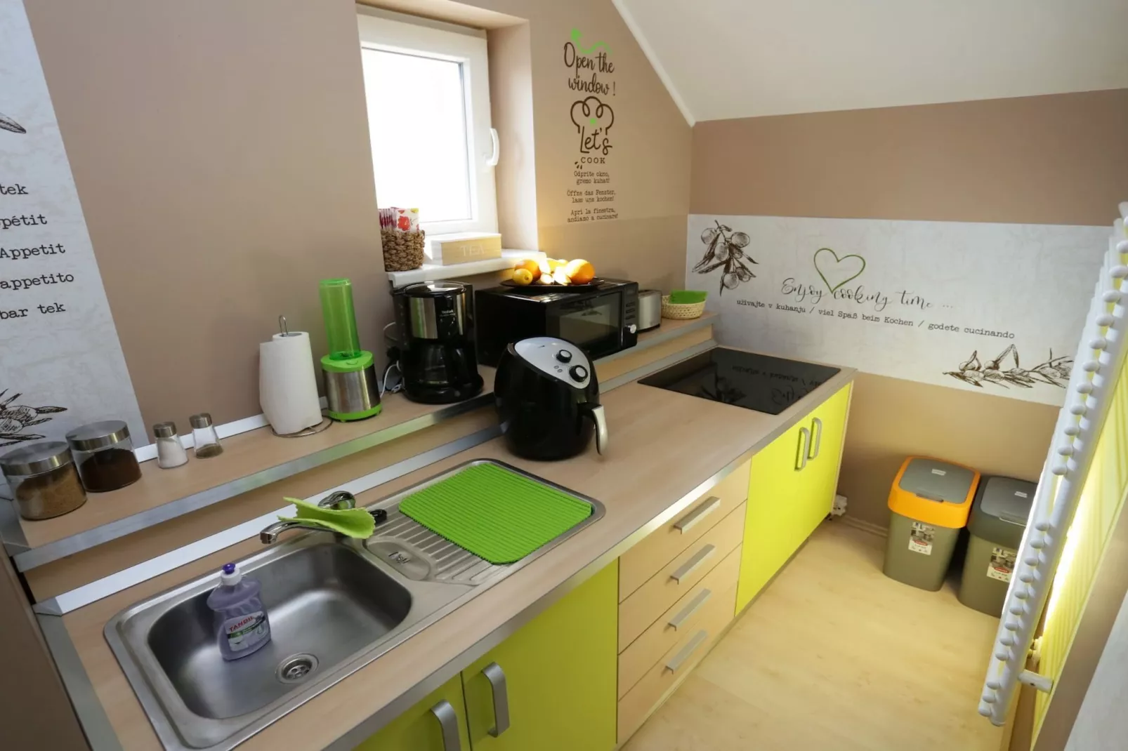 Elegant and Stylish Retreat Apartments with Terrace - Three Bedroom Apartment with Terrace