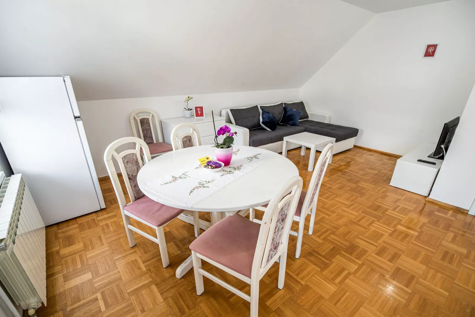 Mountain View Haven Apartments - One Bedroom Apartment  with Balcony