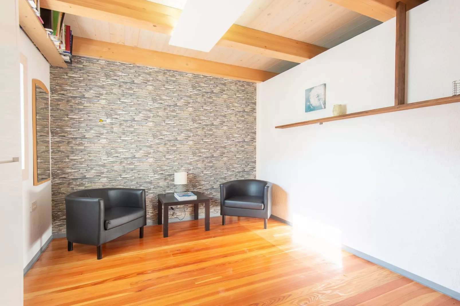 Family-Friendly Serene Retreat Holiday Home - Four Bedroom Holiday Home  with Terrace