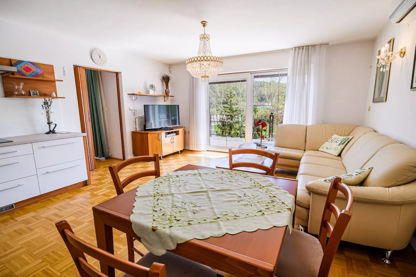 Sunny and Spacious Apartments with Terrace near Water Park - One Bedroom Apartment with Terrace