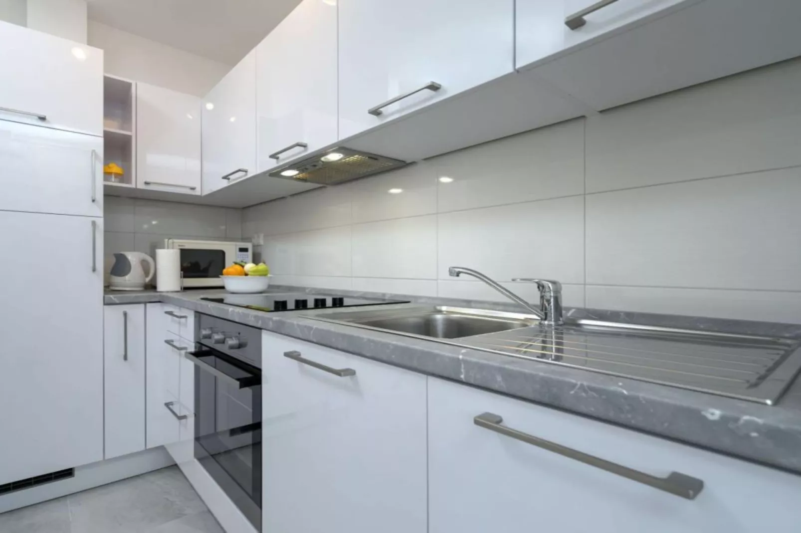 One Bedroom Apartment with Terrace and Sea View 4