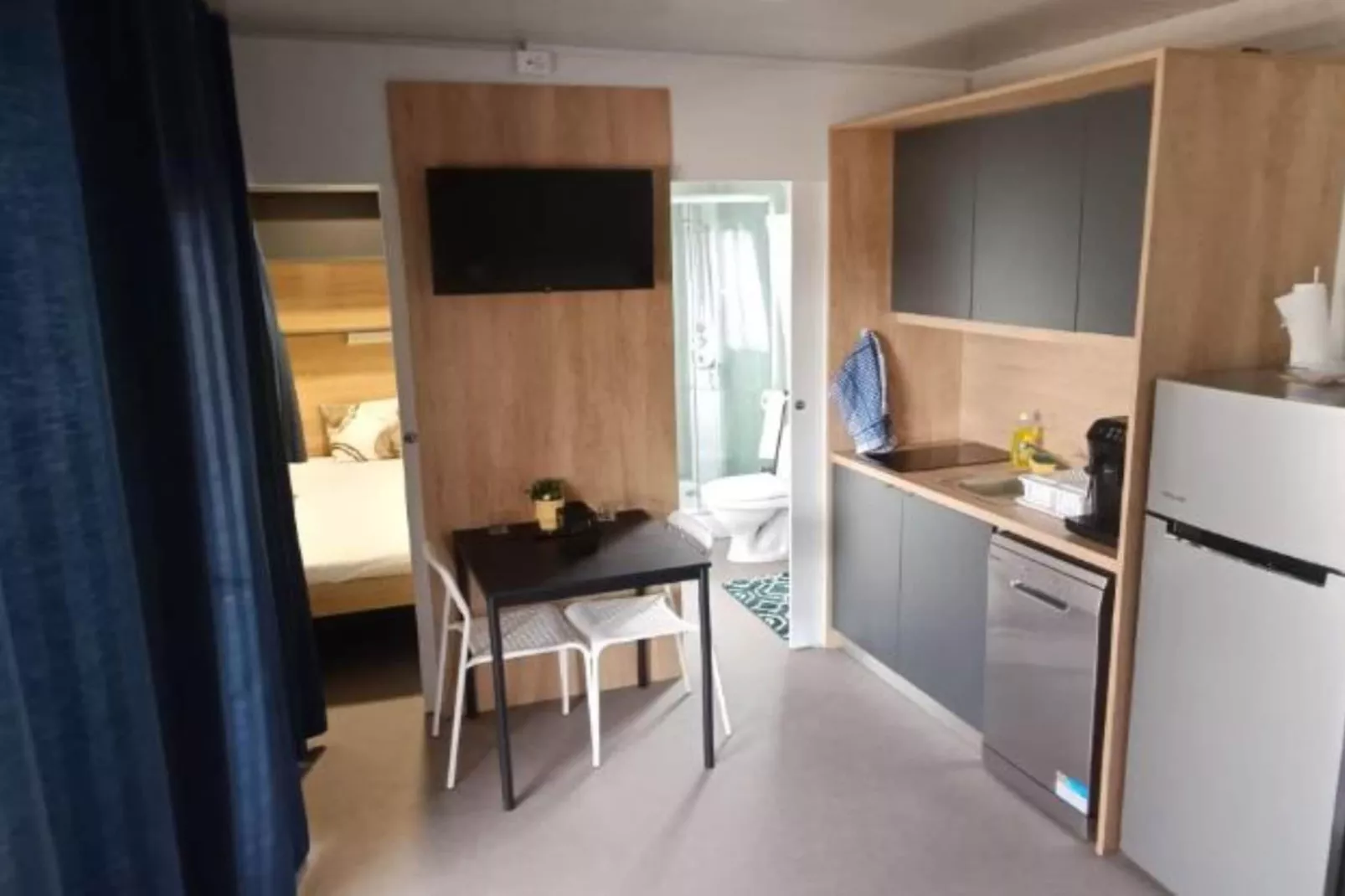SAK Mobile Homes - Standard Two Bedroom Mobile Home with Terrace and Sea View (Br3)